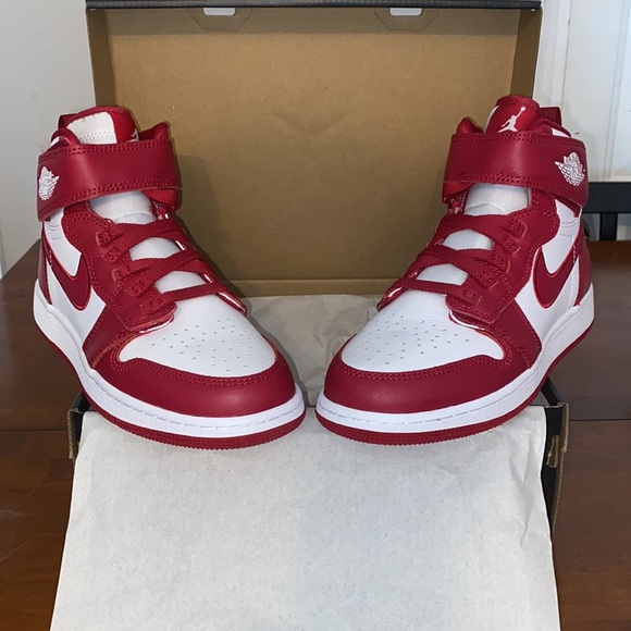 Air Jordan 1 Hi Flyease(GS) - Picture 2 of 6